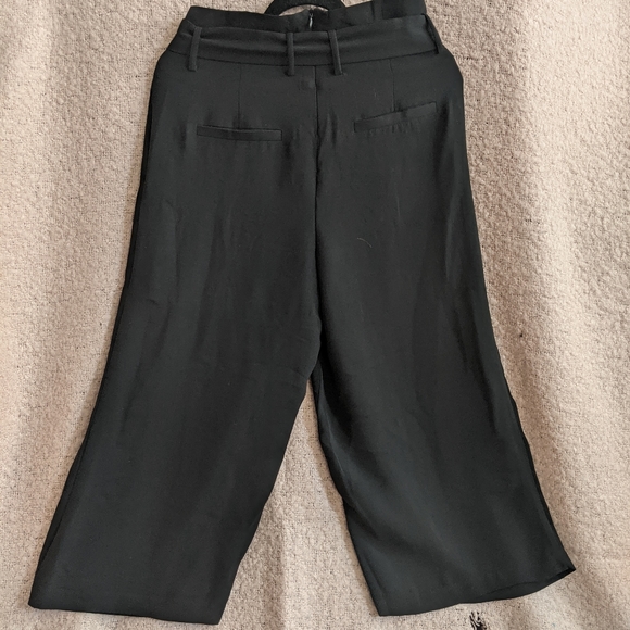 Cropped Paperbag Pants - Picture 2 of 3